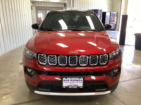 Used 2025 Jeep Compass Limited AWD/4WD image 8