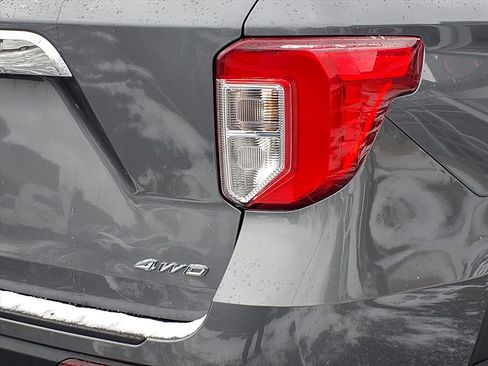 Used 2022 Ford Explorer XLT w/ Equipment Group 202A image 26