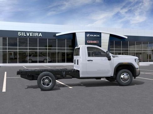 New 2026 GMC Sierra 3500 Pro w/ Convenience Package RWD image 31