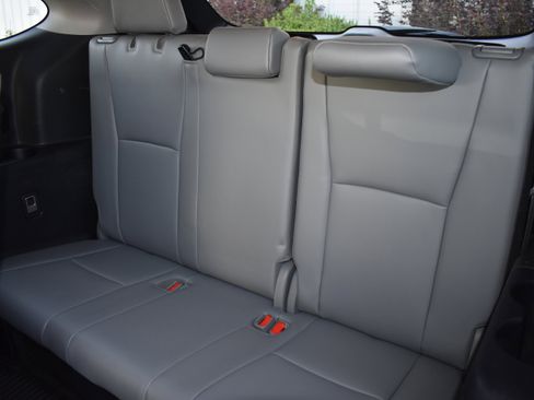 Used 2022 Toyota Highlander XLE AWD/4WD image 30