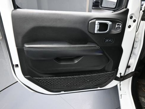 Used 2022 Jeep Wrangler Unlimited Sahara image 12