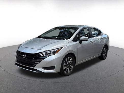 Used 2025 Nissan Versa SV FWD image 8