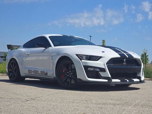Used 2022 Ford Mustang Shelby GT500 w/ Carbon Fiber Track Pack RWD image 1