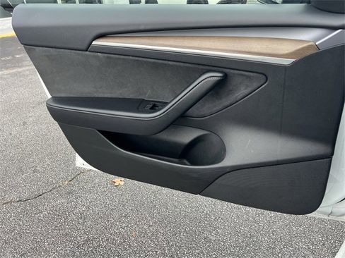 Used 2022 Tesla Model 3 Standard Range image 12