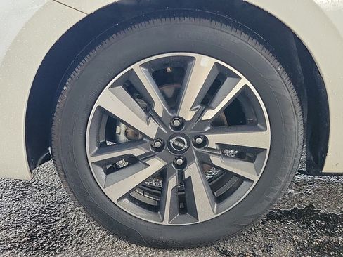 Used 2024 Nissan Versa SV FWD image 2