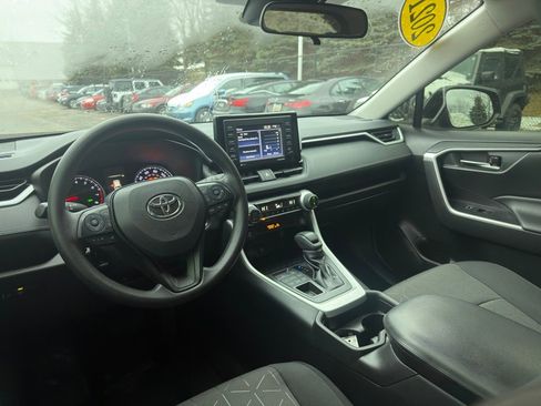 Used 2021 Toyota RAV4 XLE image 15