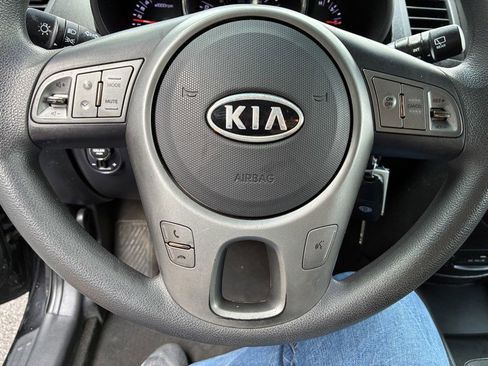 Used 2011 Kia Soul + w/ Audio Pkg image 9