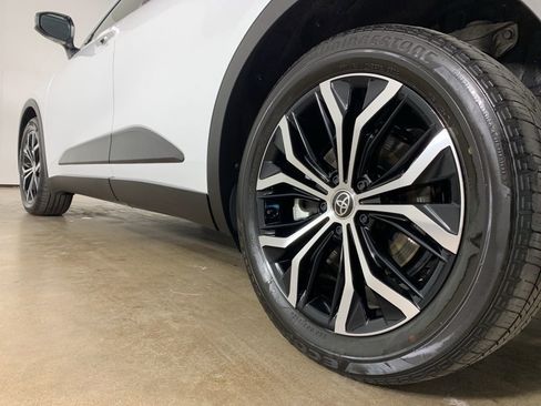 Used 2024 Toyota Crown Limited image 15