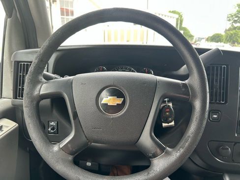 Used 2015 Chevrolet Express 2500 image 10