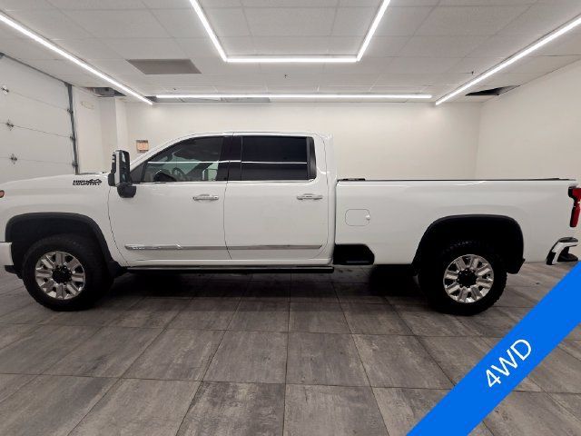 Used 2025 Chevrolet Silverado 3500 High Country w/ Technology Package AWD/4WD image 2