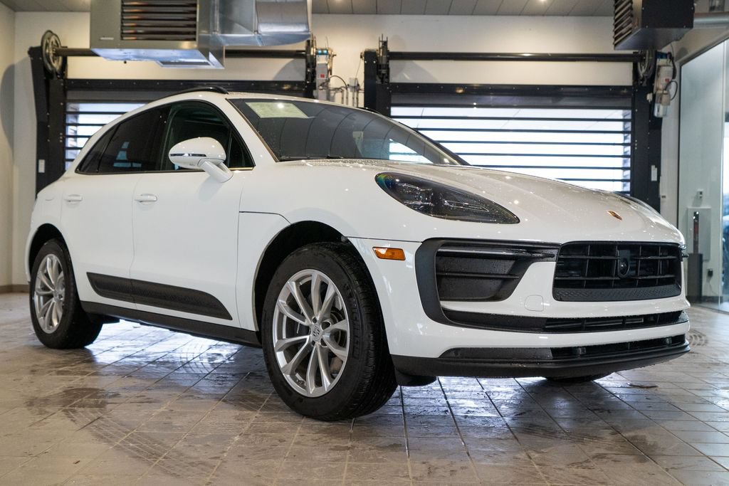 Certified 2026 Porsche Macan AWD/4WD image 7