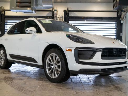 Certified 2026 Porsche Macan AWD/4WD image 7