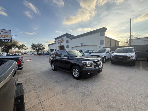 Used 2015 Chevrolet Tahoe LT w/ Luxury Package RWD image 49