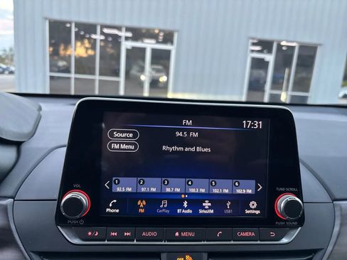 Used 2024 Nissan Altima 2.5 SV image 19