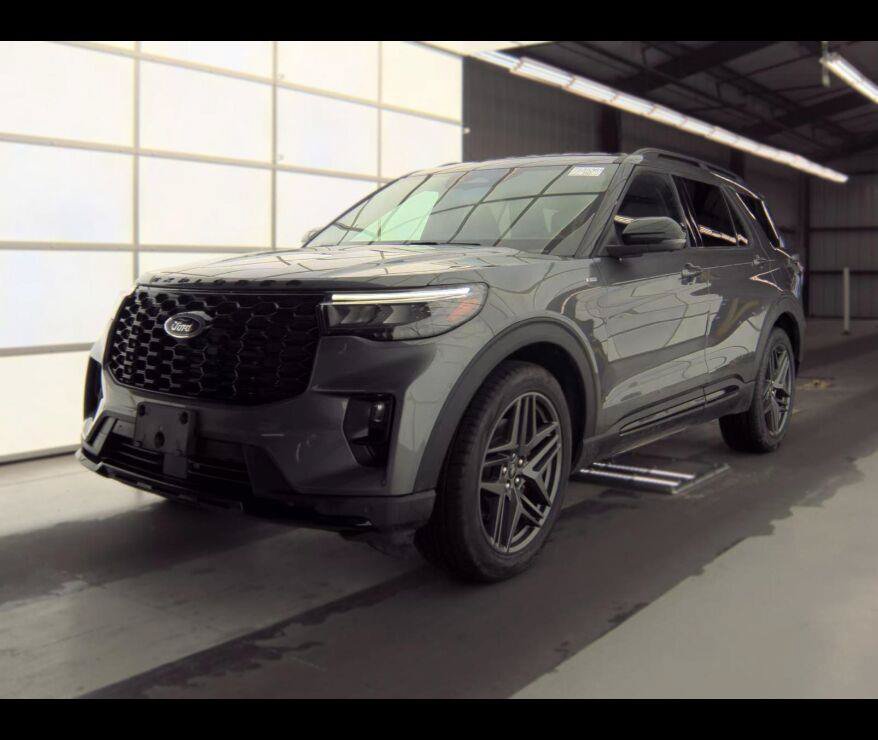 Used 2025 Ford Explorer ST-Line w/ ST-Line Street Pack AWD/4WD image 8