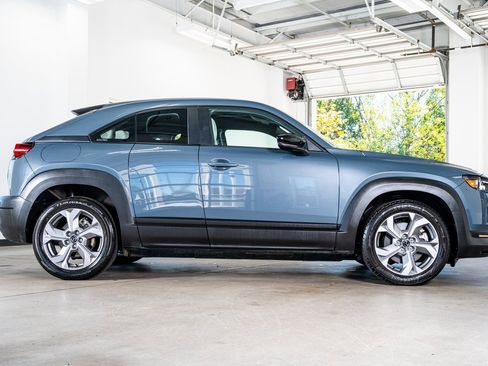 Used 2022 MAZDA MX-30 Electric w/ Premium Package image 5