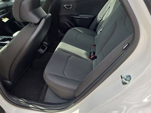 New 2025 Kia K4 LX image 18