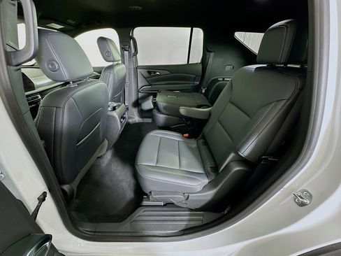 Used 2025 Chevrolet Traverse LT image 28