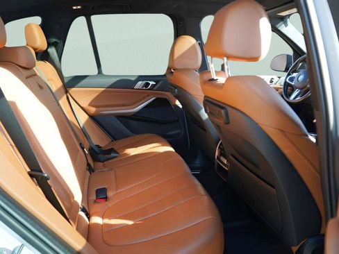 Used 2021 BMW X5 xDrive40i w/ M Sport Package image 29