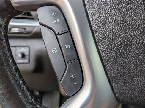 Used 2017 Chevrolet Traverse LT w/ Style and Technology Package image 18