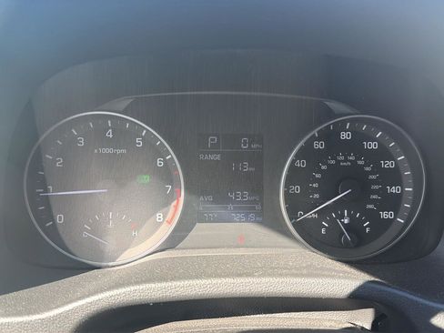 Used 2017 Hyundai Elantra SE FWD image 4