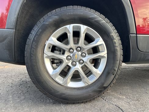 Used 2021 Chevrolet Traverse LT FWD image 18