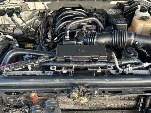 Used 2010 Ford F150 XLT image 24