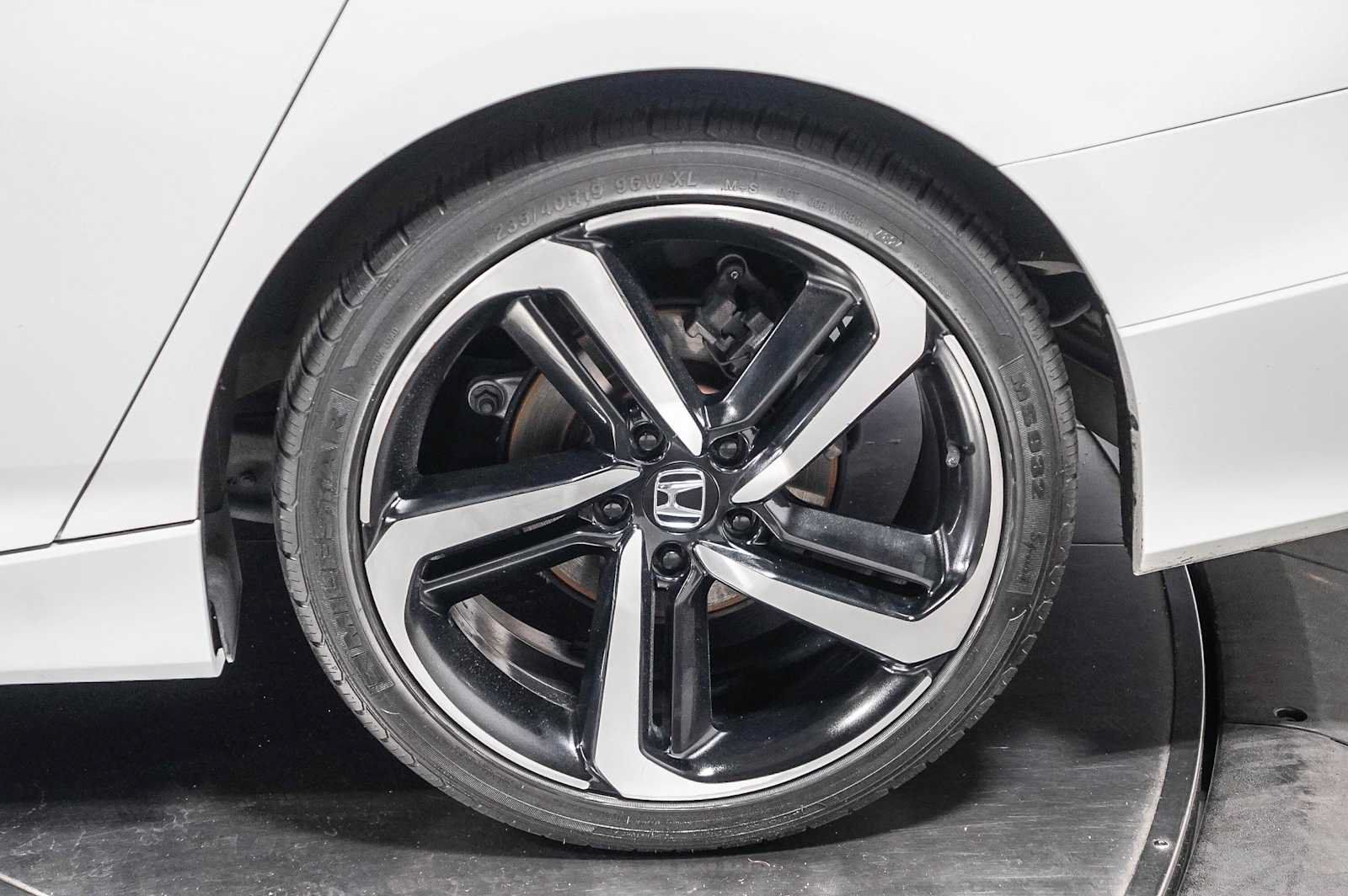 Used 2018 Honda Accord Sport image 10