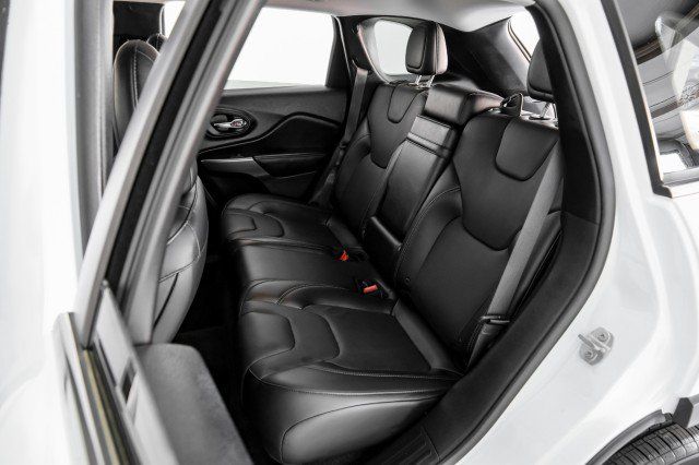 Used 2019 Jeep Cherokee Limited AWD/4WD image 38