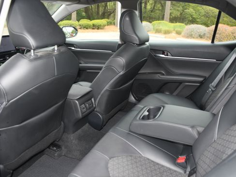Used 2022 Toyota Camry XSE FWD image 15