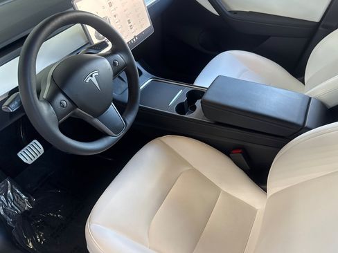 Used 2022 Tesla Model Y Performance AWD/4WD image 4