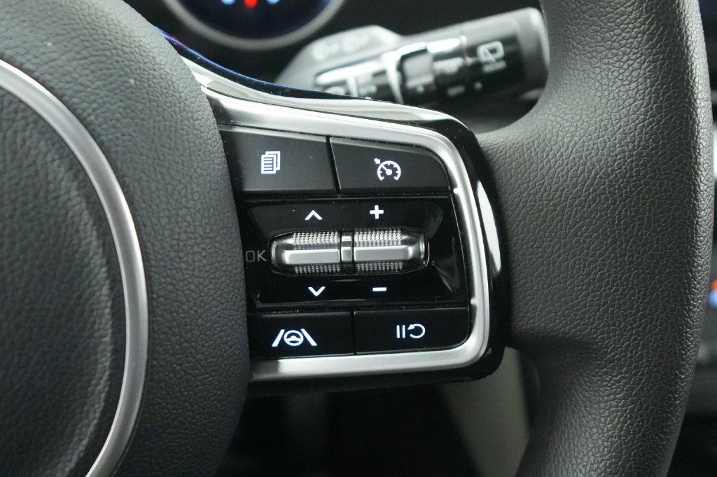 Used 2022 Kia Carnival LX FWD image 35