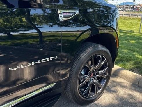 Used 2025 GMC Yukon Elevation AWD/4WD image 11