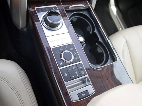 Used 2017 Land Rover Range Rover HSE image 25
