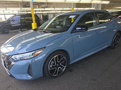 Used 2025 Nissan Sentra SR image 1