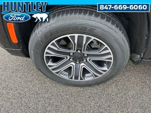 Used 2023 Jeep Wagoneer 4WD w/ Premium Group I image 8