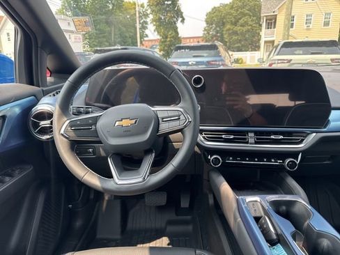 New 2025 Chevrolet Equinox EV LT w/ Convenience Package II AWD/4WD image 17