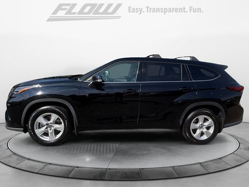 Used 2021 Toyota Highlander LE AWD/4WD image 5