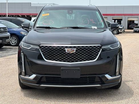 Used 2022 Cadillac XT6 Premium Luxury w/ Technology Package FWD image 3