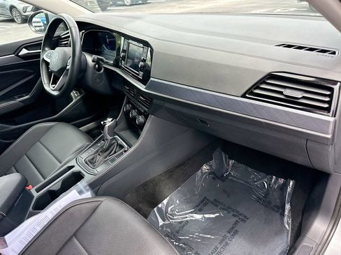 Used 2024 Volkswagen Jetta SE FWD image 27