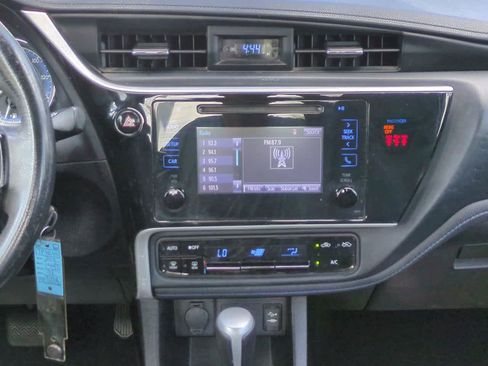 Used 2018 Toyota Corolla SE FWD image 17