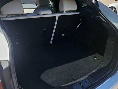 Used 2018 Jaguar E-PACE SE image 19