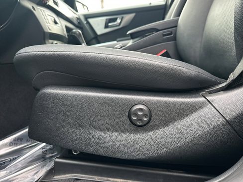 Used 2011 Mercedes-Benz GLK 350 4MATIC image 13