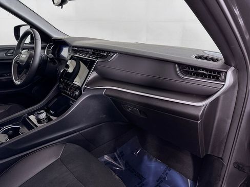 Certified 2024 Jeep Grand Cherokee Altitude image 40