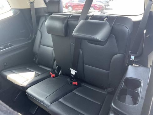 Used 2025 Kia Telluride EX w/ EX Captain's Chair Package FWD image 16