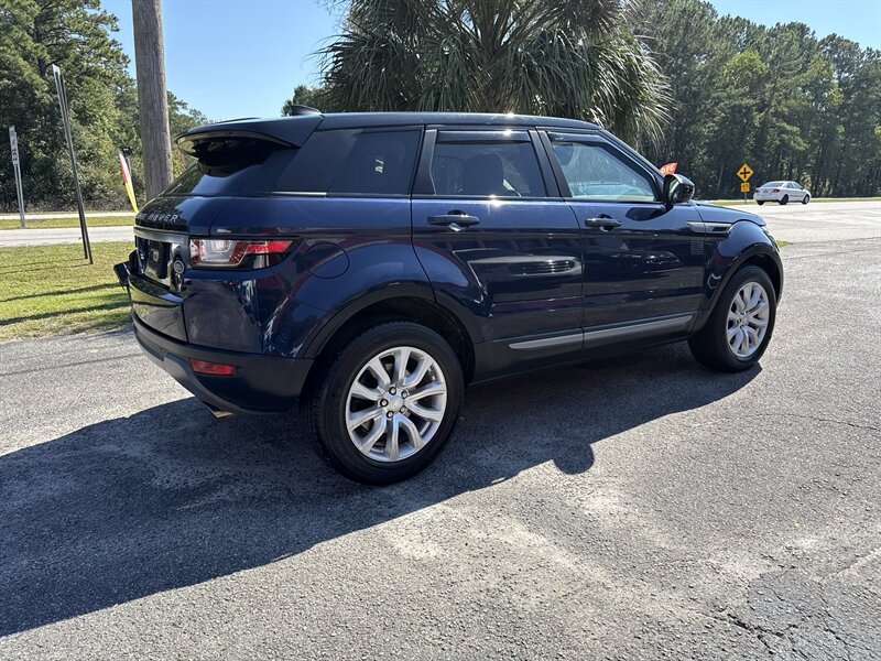 Used 2017 Land Rover Range Rover Evoque SE AWD/4WD image 4