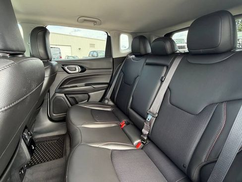 Used 2022 Jeep Compass Trailhawk w/ Trailhawk Convenience Group AWD/4WD image 17