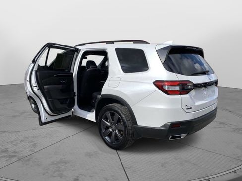 Used 2023 Honda Pilot Sport image 36