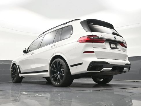 Used 2022 BMW X7 xDrive40i w/ M Sport Package AWD/4WD image 26