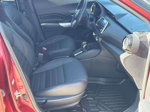 Used 2019 Nissan Kicks SR w/ SR Premium Package image 12